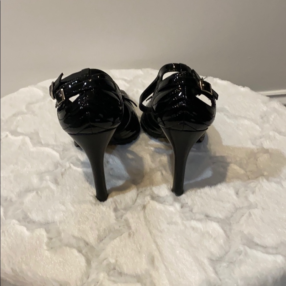 SHOES - Picture 2 of 4